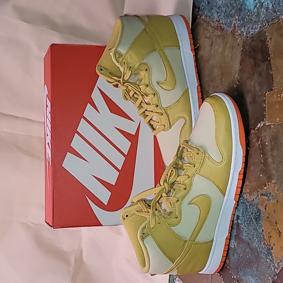 Worn 3 Times. NIKE DUNK HI RETRO. GOLD CANVAS. Men's size 13 - Picture 3 of 14